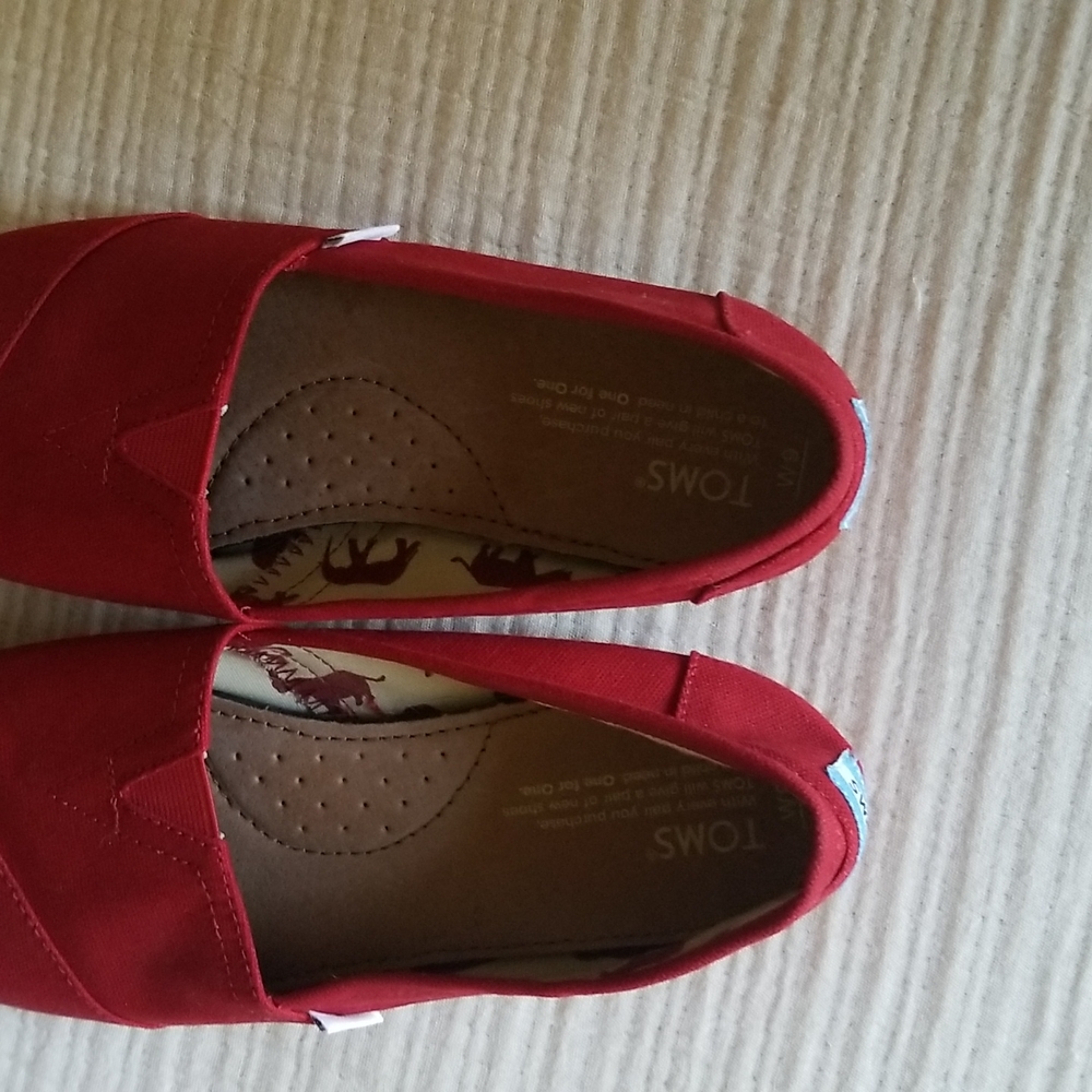 Red Toms Canvas Shoes - Picture 3 of 5